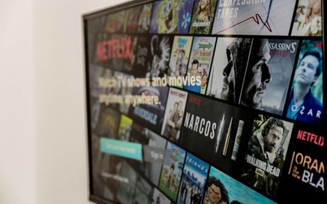 Panoramic Lakeview in a Luxury Downtown Oasis