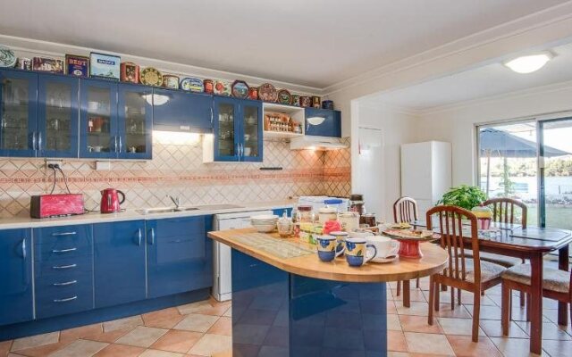 Boathouse Bunbury Bed & Breakfast