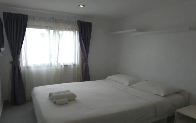 Boutique Comfort 1BR T2-410