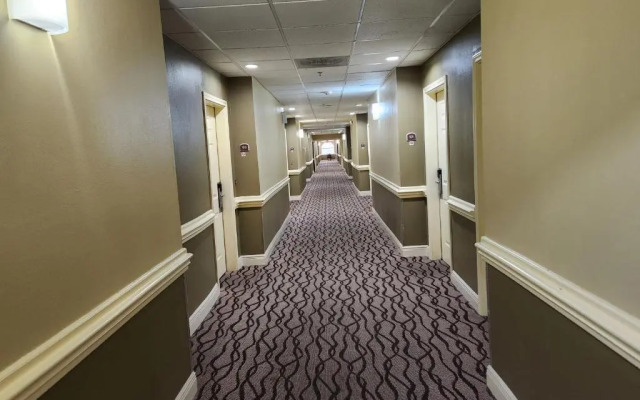 Days Inn & Suites Pasadena