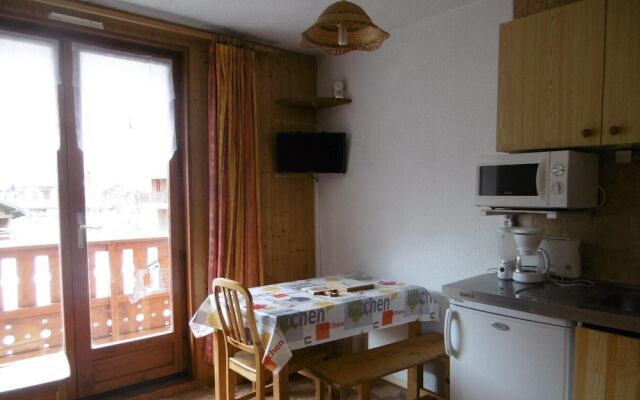 Betelgeuse N°55 : Studio 4 Personnes / Studio 4 People