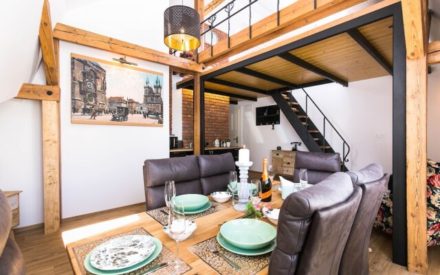 The Old Town Square & Parizska Apartment