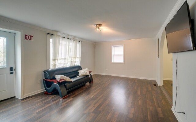 Spacious Triangle Townhome - Near Hiking & Golf!