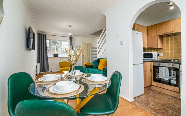 Luxurious 2 bed House - Free Parking