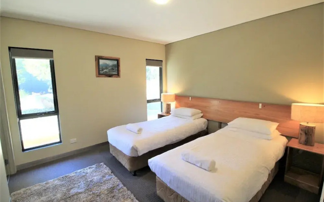 Kickenback Chalet - Contemporary chalet in the heart of Crackenback