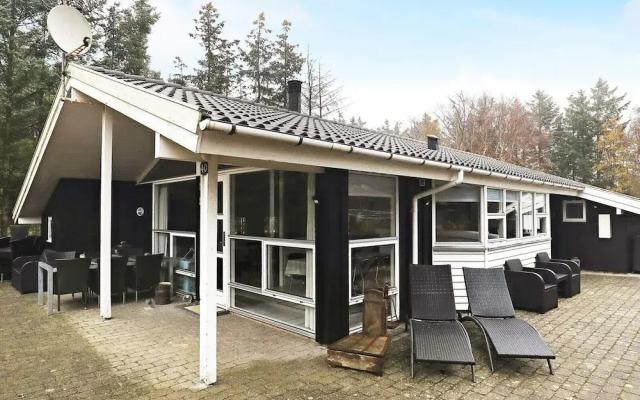 8 Person Holiday Home in Blavand