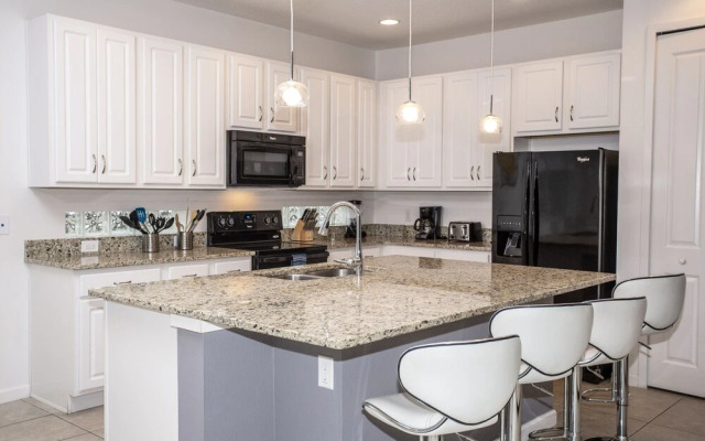 6BR Villa - 327 Marcello Blvd