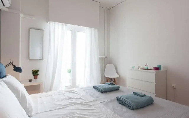 2 Bdrm apt for up to 6 Guests Next to Acropolis Museum