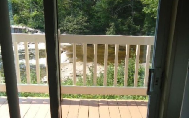 Motel Les Chalets Bo-Fleuve