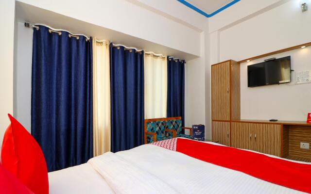 OYO 26832 Hotel Ratnodaya