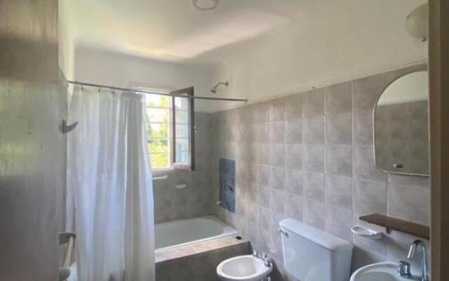 Amplio duplex a 400 metros de la playa
