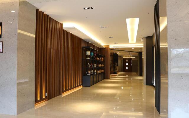 Chii Lih Hotel - Kaohsiung Love River