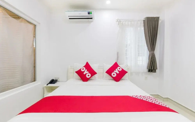 OYO 652 Monaco Hotel (Vaccinated Staff)