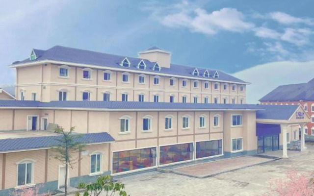 Xiling Snow Mountain Maple Leaf Hotel