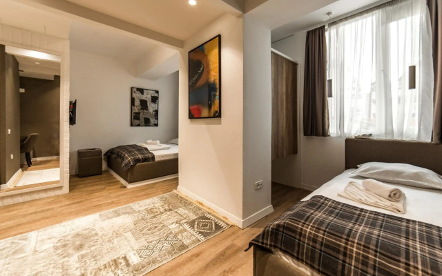 Belgrade Inn Garni Hotel