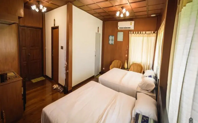 Loam Boutique & Cafe