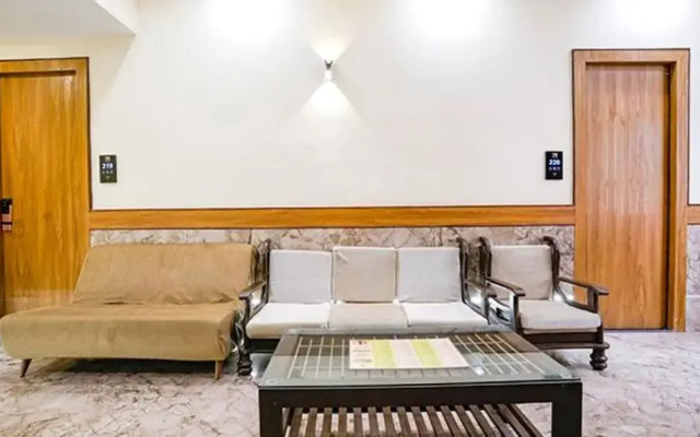 Fabhotel 7 Square