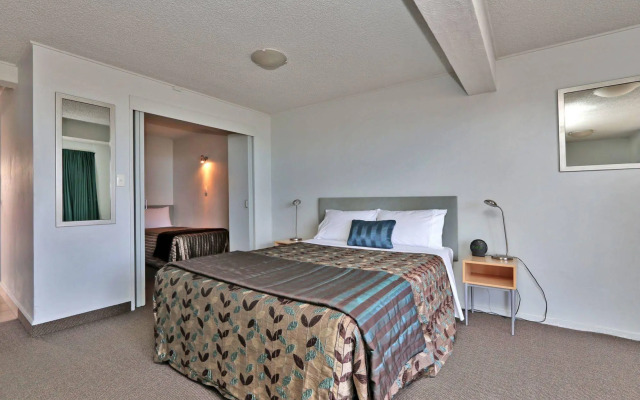 Edgewater Motor Lodge