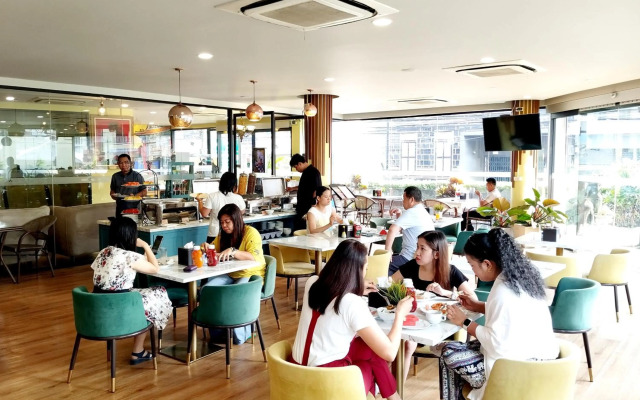 Siri Oriental Bangkok Hotel