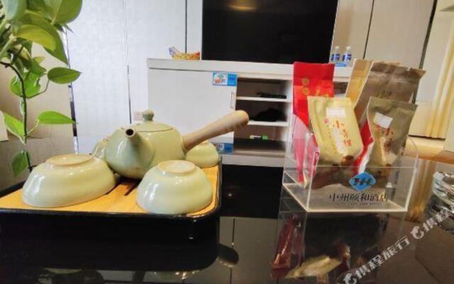 Zhongzhou Yihe Hotel (Dennis City Plaza)