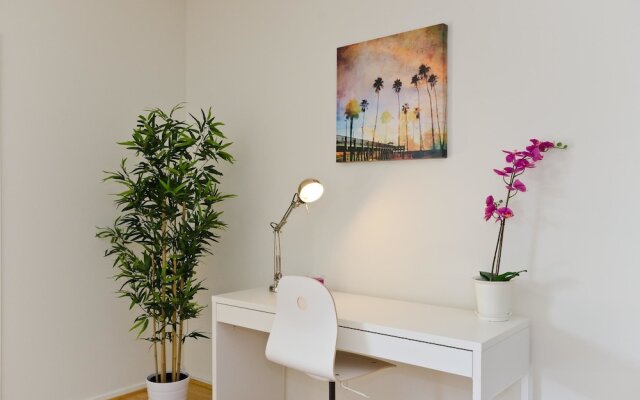 LA131 1 Bedroom Apartment By Senstay