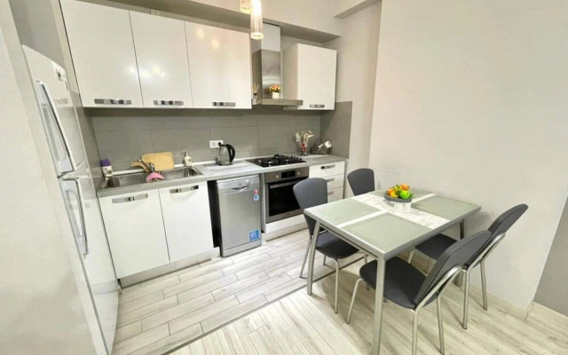 Cozy Apartment at M2