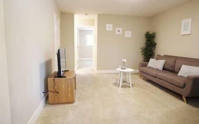 Furnished Washer & Dryer Near HWY 101