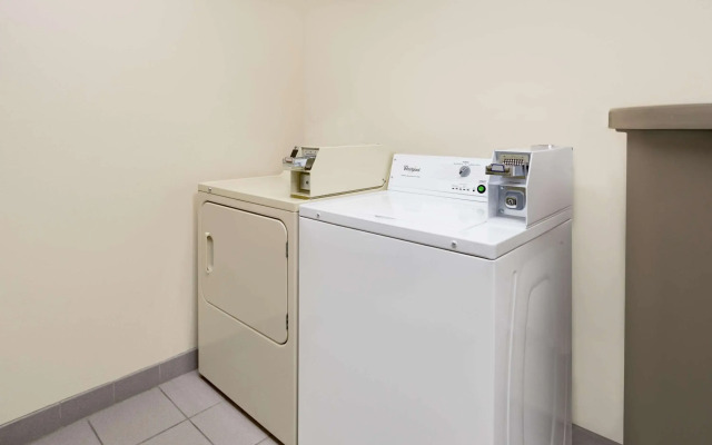 Super 8 by Wyndham Athens