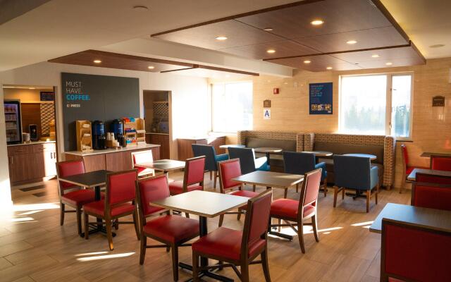 Holiday Inn Express Maspeth by IHG