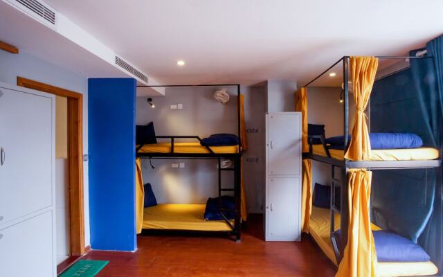 RedDoorz Hostel @ Signature Inn