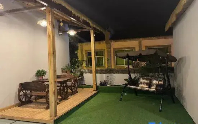 Terracotta Army Theme No. 2 Courtyard Homestay