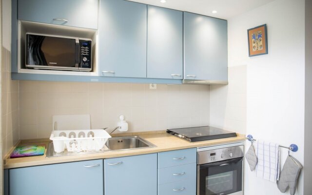 B06 - Top-Floor Marina Club 2 Bed Apartment