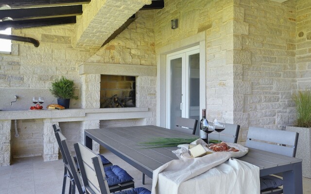Charming Villa With Heated Pool Near Rovinj