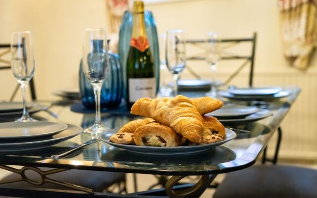 Karah Suites - Queen Annes Court