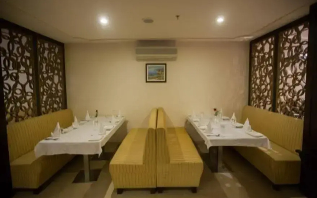Royal Reve Hotel