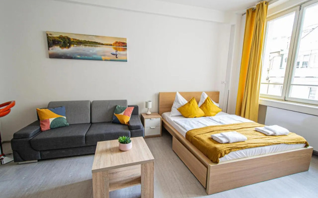 Executive Bright Apt. by Ruterra
