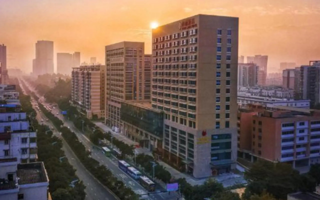 Foshan Park Lane Hotel (Qiandeng Lake)