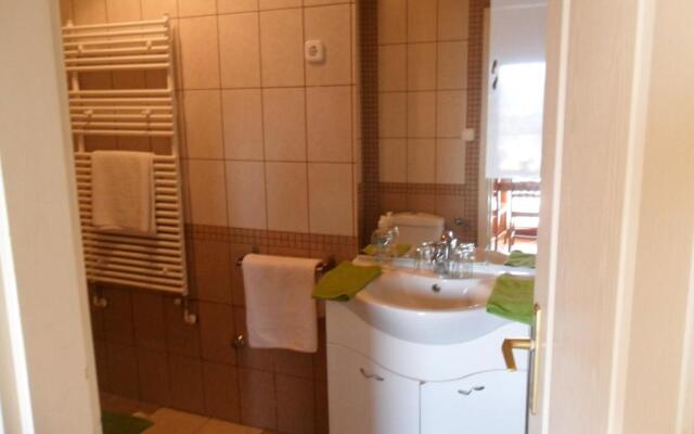 Holiday Apartmanház