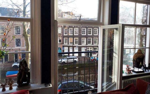Jordaan Canal View Apartment