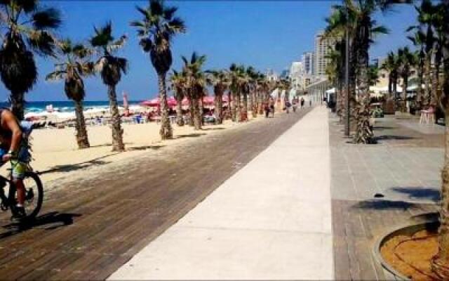 Colony Beach Bat Yam Apartments