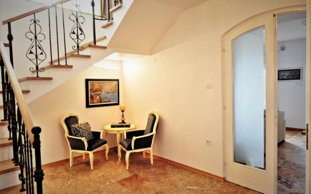 Villa Umag in Umag With 5 Bedrooms and 5 Bathrooms