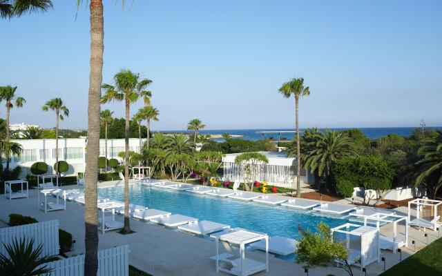 So White Club Resort