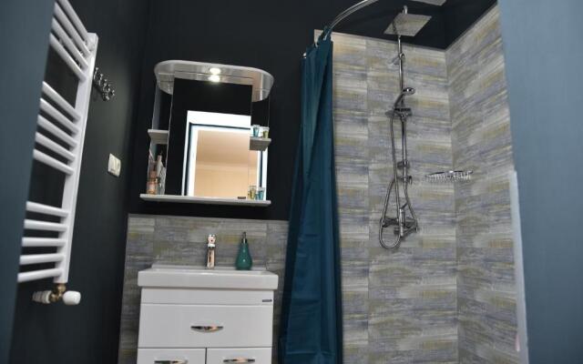 3 BD App with cozy Garden