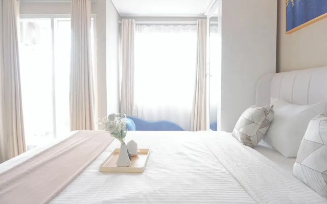 Homey Living and Well Designed Studio Room at Royal Sentul Park Apartment – Guest Rooms – Kadumangu