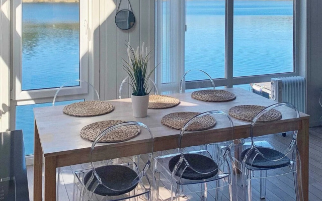 6 Person Holiday Home in Urangsvag
