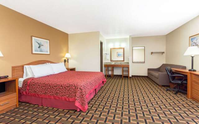 Days Inn by Wyndham Paxton