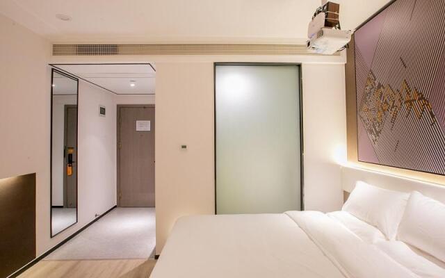 IU Hotels· Wuhan Hanyang Avenue Huangjinkou Metro Station