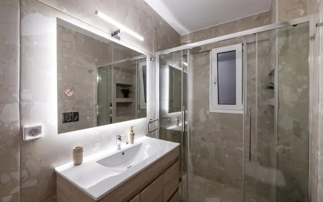 Quiet Apartment With a Garden at Exarcheia