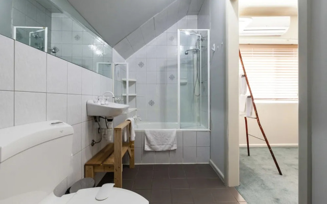 KELLY, 3BDR Northcote House