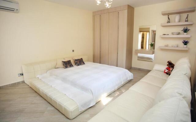 Seafront 5 Bedroom Villa Paradise in Sea Caves
